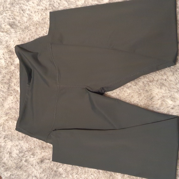 Beyond Yoga Leggings in Gray.  Missing size tag, but fit like Size S - Picture 2 of 3
